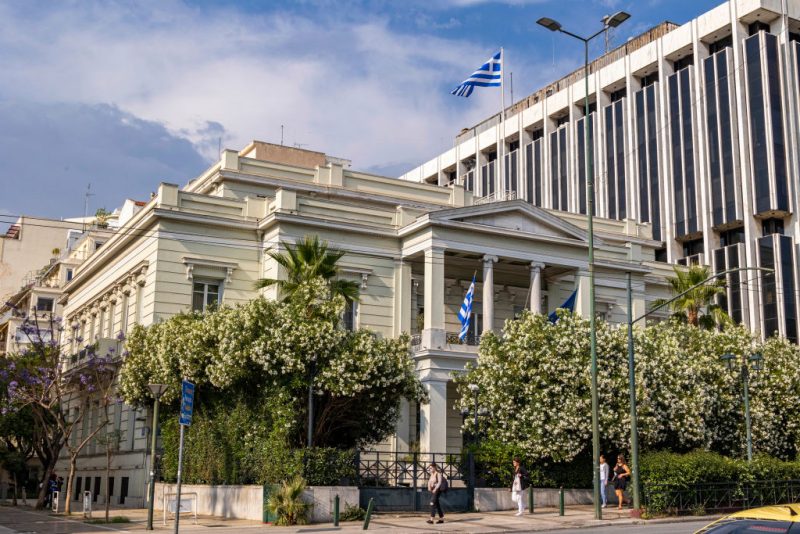 Un canular russe déclenche une polémique politique à Athènes