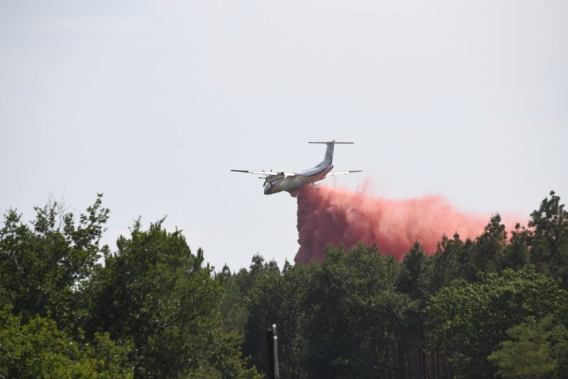 Incendies en Europe : les flammes s'apaisent au sud mais gagnent le nord