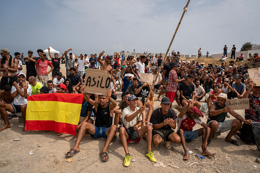 Afflux de migrants à Ceuta : l'Espagne prévoit des tentes humanitaires