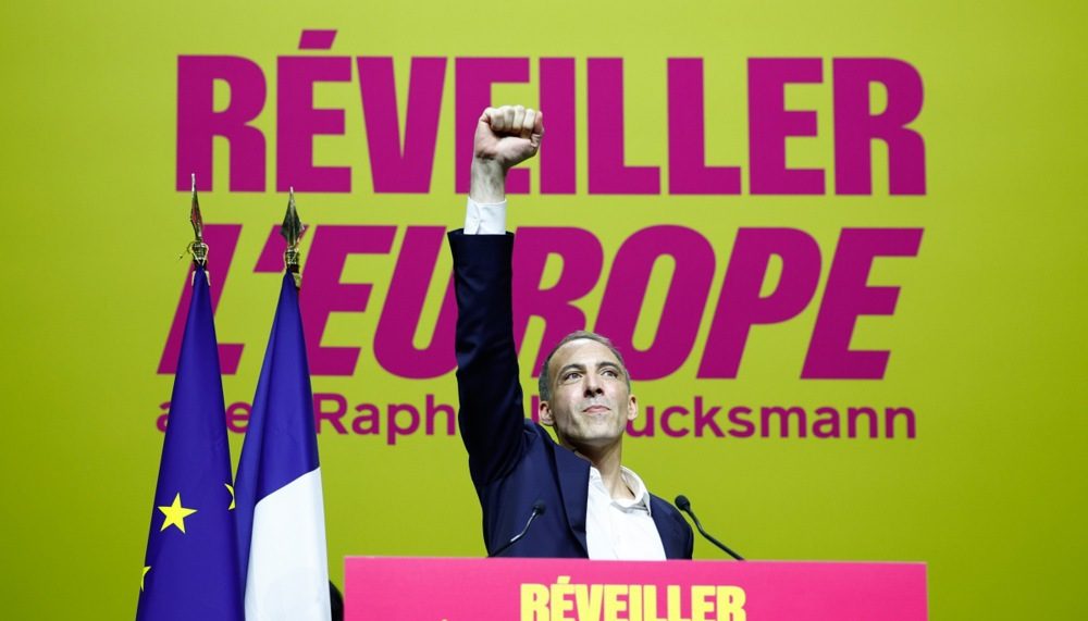 Von der Leyen n'a offert que des « symboles » à l'Ukraine, affirme Glucksmann