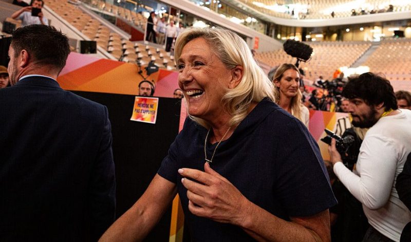 Le Pen relance sa machine électorale avec le logement comme étendard