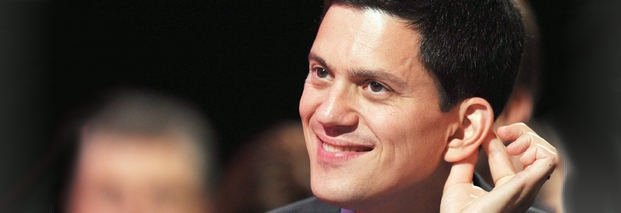 Der britische Außenminister David Miliband (44) fordert eine starke EU-Außenpolitik. Den britischen Konservativen wirft Miliband „Betrug“ an der Bevökerung vor. Foto: dpa.