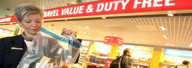 Tüte mit Sprengkraft aus dem Duty-free-Shop (Foto: dpa)