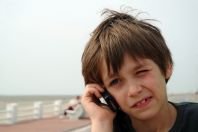 Kommission leitet Konsultation zu Gefahren für Kinder durch Handy-Nutzung ein [DE]