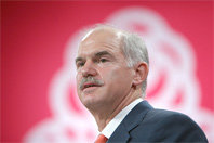 Papandreou kündigt angesichts Proteste Regierungsumbildung an