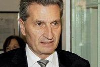 Oettinger unter Beschuss: er hätte Nebentätigkeiten verschwiegen