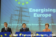 EU legt Pläne für Entflechtung der Energieriesen vor [DE]