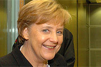 Merkel verwickelt in Aufruhr über Bankergeburtstag [DE]