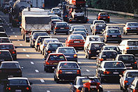 Europäer einverstanden mit höheren Steuern für größere Autonutzung