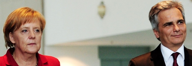Bundeskanzler und Nachbarn unter sich: Angela Merkel und Werner Faymann sind plötzlich einig in Sachen Finanztransaktionssteuer (Foto: dpa)