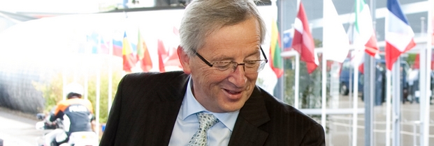 In Zukunft will die EU genau hinschauen, welche Defizite die Staaten anhäufen. Eurogruppenchef Jean-Claude Juncker nannte die mangelnde Beschäftigung mit der griechischen Lage einen „mittelmäßig schweren Unterlassungsfehler“. Foto: Rat.