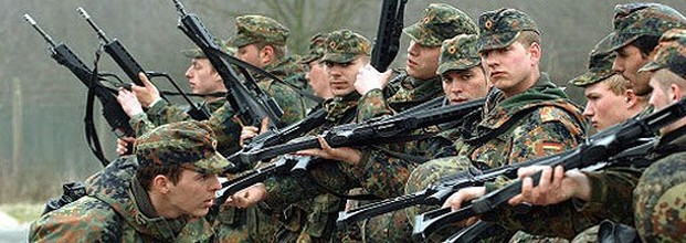 Europäischer Staatsbürger in Uniform?