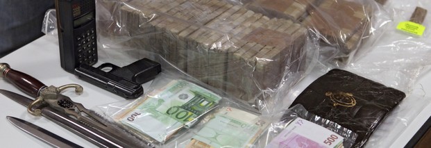 Rauschgift, Waffen und Bargeld. Das Europäische Polizeiamt Europol zeichnet im OCTA-Report 2011 ein detailliertes Bild der Hauptakteure und der Zentren der Organisierten Kriminalität in Europa. Foto: dpa