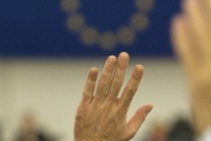 Wut über Lobbies als MdEP CO2-Emissionskürzung zurückweisen