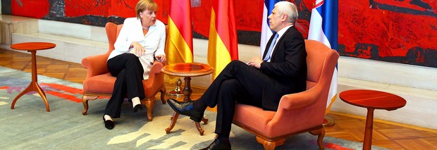 Serbien zunehmend in Verlegenheit