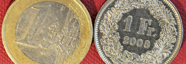 Schweiz koppelt Franken an Euro
