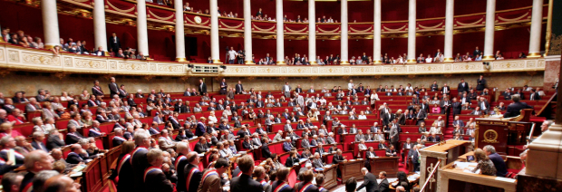 Frankreich stimmt für erweiterten Euro-Rettungsfonds