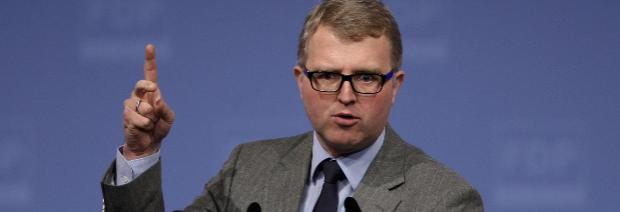 „Der Versuch der Krisenlösung über die Gründung des EU-Superstaats, wird den Währungsraum erst recht auseinanderbrechen lassen. Weil diejenigen, die die Transfers bezahlen müssen, das auf Dauer nicht wollen und können“, sagt Frank Schäffler (FDP) im Inter