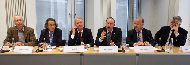 ESM: "Die Klagen liegen in den Schubladen"