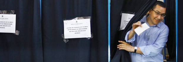 Rumäniens Regierungschef Victor Ponta hat beim Referendum Ende Juli für die Absetzung des Präsidenten Traian B?sescu gestimmt. Das Verfassungsgericht entscheidet Mitte September, ob das Votum gültig war. Foto: dpa
