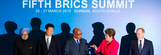 Indiens Premier Manmohan Singh, Chinas Präsident Xi Jinping, Südafrikas Präsident Jacob Zuma, Brasiliens Präsidentin Dilma Rousseff und der russische Präsident Wladimir Putin (v.l.n.r.) beim BRICS-Gipfel. Foto: dpa