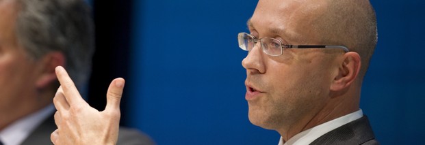 Jörg Asmussen, deutsches Mitglied des Direktoriums der Europäischen Zentralbank, lehnt EU-Pläne ab, wonach bestimmte Teile von Investitionen aus den Staatsdefiziten herausgerechnet werden sollen. Foto: dpa