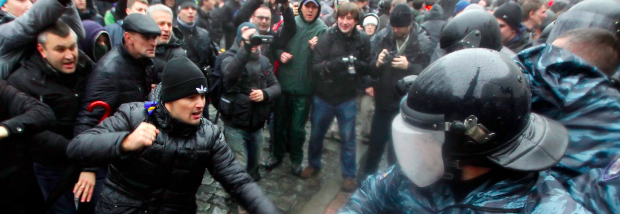 Polizei setzt Tränengas gegen pro-europäische Demonstranten in Kiew ein