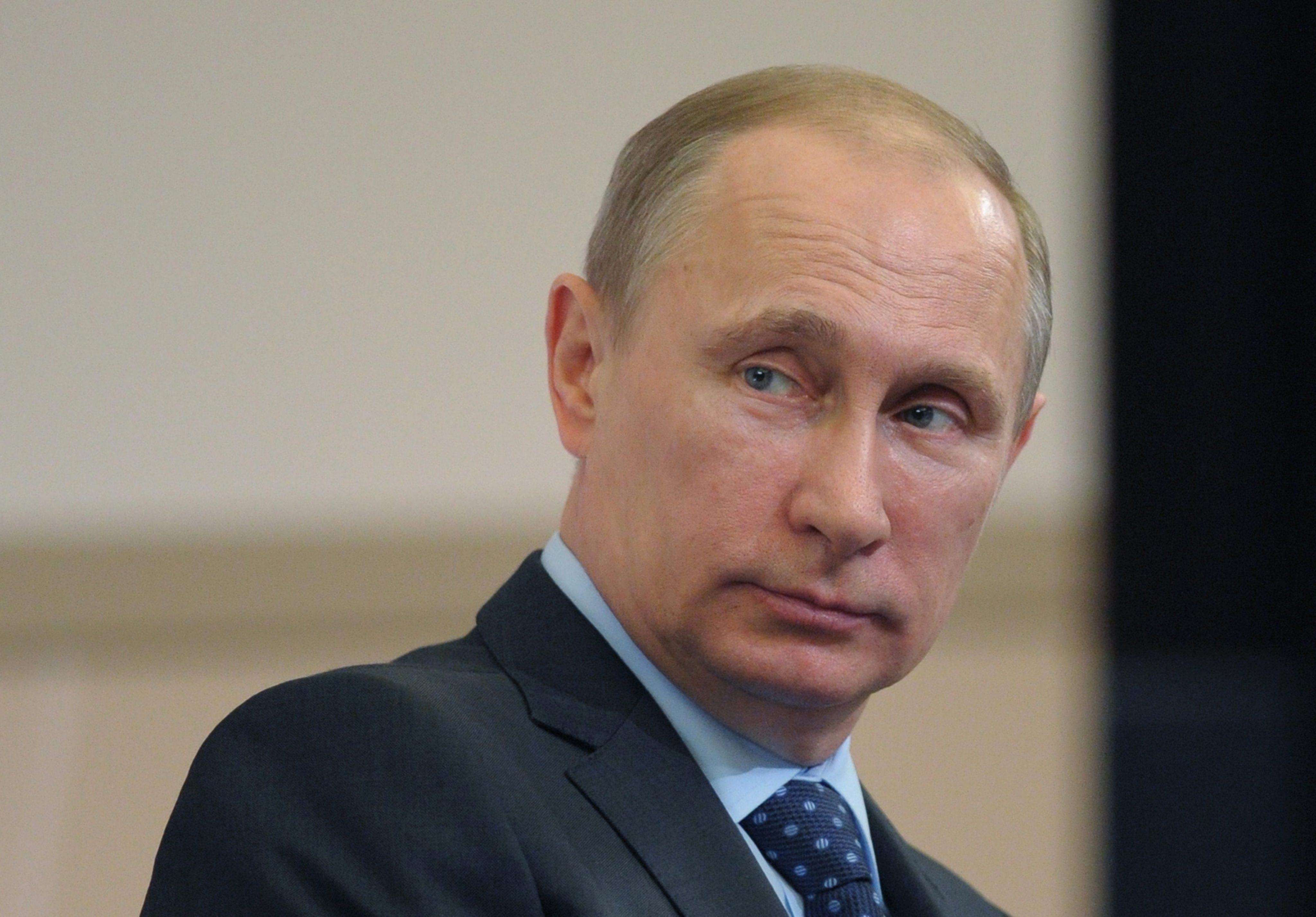 Putin zu Merkel: Ukraine am Rande des Bürgerkriegs