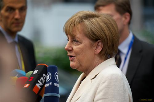 Kommissionspräsidentschaft: Merkel will alle Optionen offenhalten