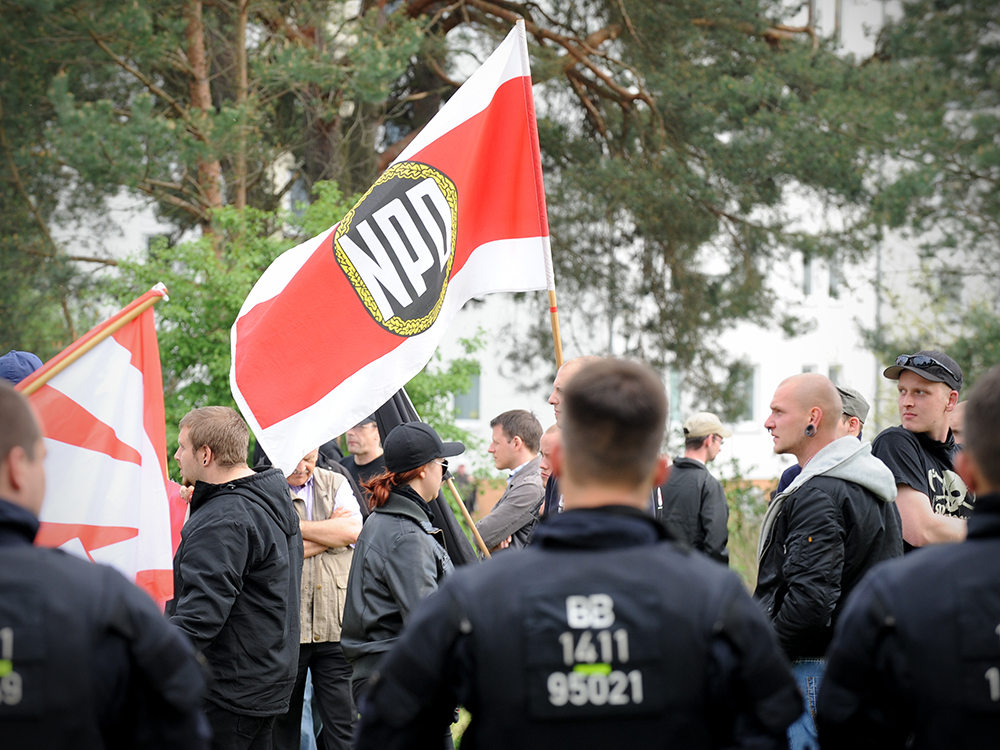 Ist die NPD am Ende? Die Europawahl könnte die Nazi-Partei vor dem Kollaps bewahren. Foto: dpa