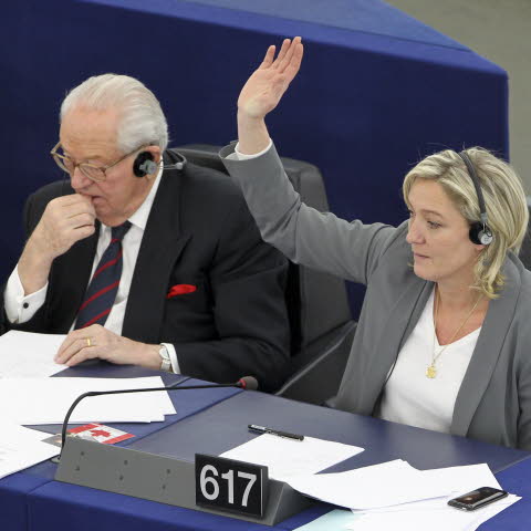 Der Front National wird von seiner Vergangenheit eingeholt