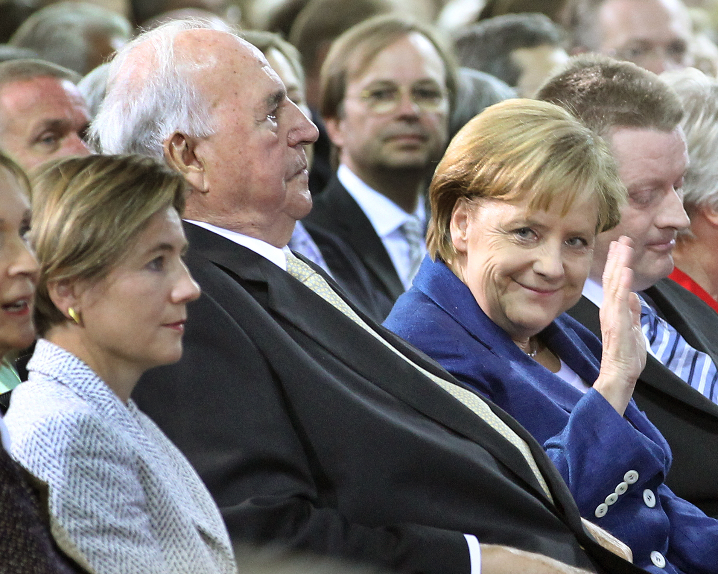 Altbundeskanzler Kohl ermutigt Merkel zu EU-Einigungkurs