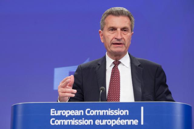 Oettinger: EU wird deutsche Pkw-Mautpläne wohlwollend prüfen