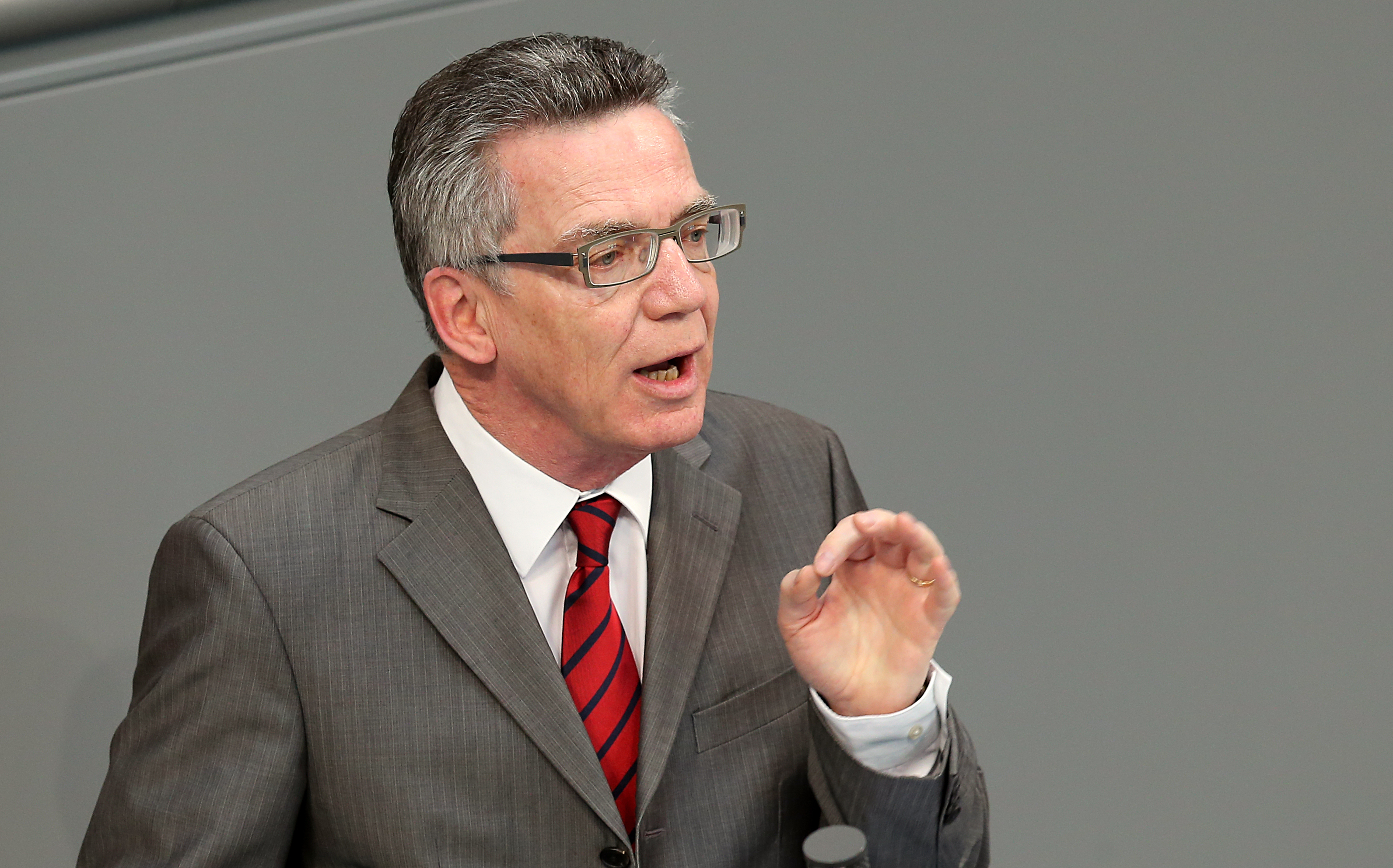 De Maizière verteidigt Pläne für IT-Sicherheit in Unternehmen