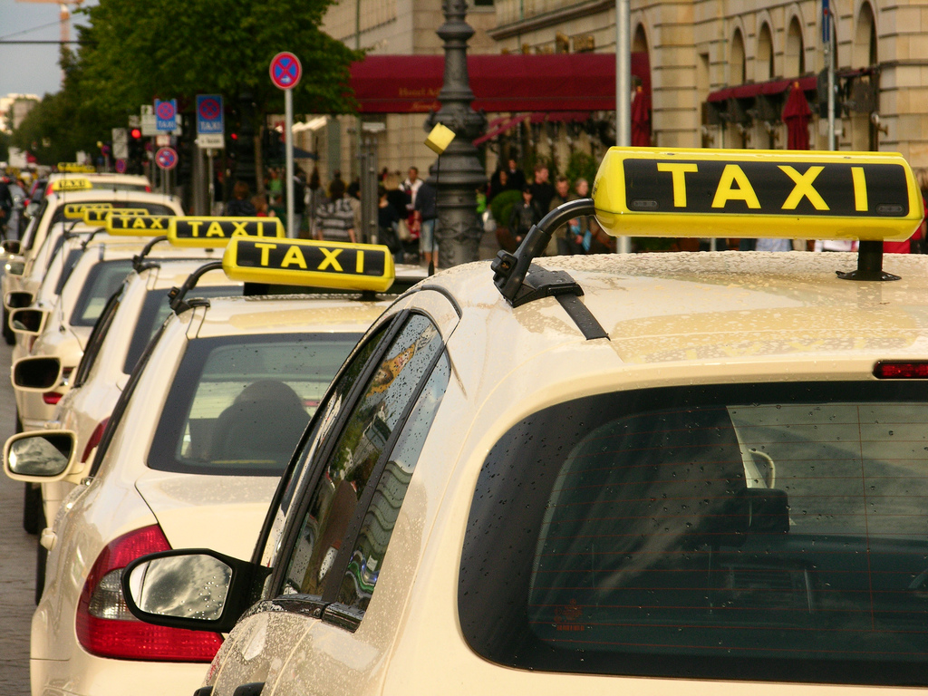 Trotz Gerichtsurteil: Uber-Fahrdienst macht weiter