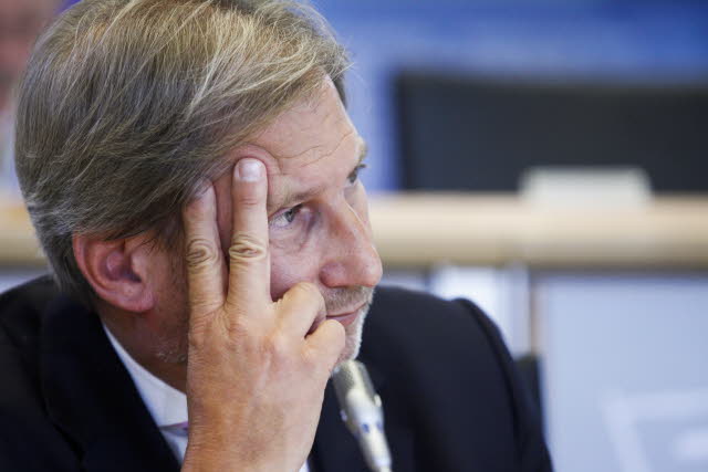Anhörung von Erweiterungskommissar Hahn: "Wir werden keine Däumchen drehen"