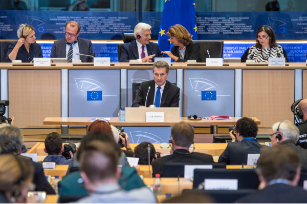 Digitalkommissar Oettinger: "Gründlichkeit vor Schnelligkeit"