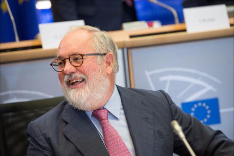 EU-Abgeordnete bestätigen Cañete, Bratušek fällt durch