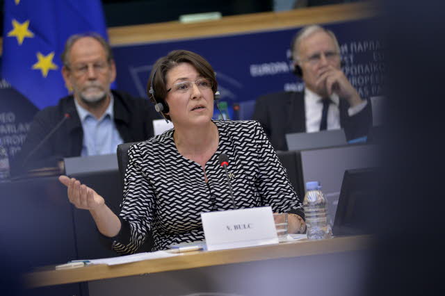 Bulc und Šef?ovi? retten neue EU-Kommission auf der Zielgeraden
