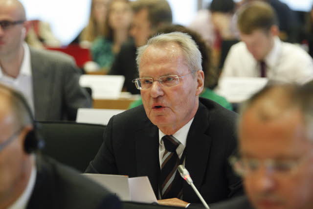 AfD-Vize Henkel verlangt Politikwechsel seiner Partei