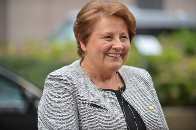 Mitte-Rechts-Regierung in Lettland bleibt im Amt