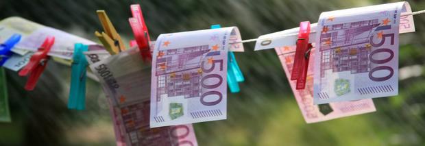Europaparlament verschärft Kampf gegen Geldwäsche