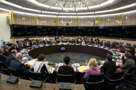 EU-Kommission schiebt Streit über Haushaltspläne von Frankreich und Italien auf die lange Bank