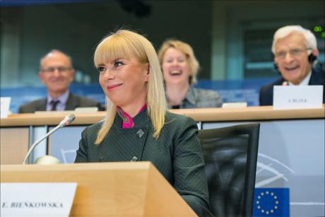 Binnenmarktkommissarin Bie?kowska: Industriepolitik und Umweltschutz sind keine Gegensätze