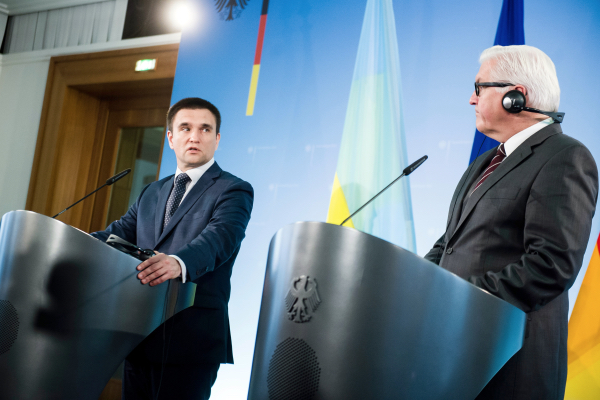 Ukrainischer Außenminister fordert mehr Hilfe von Deutschland