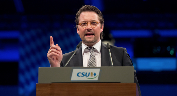 CSU will ausländische Kredite an deutsche Parteien verbieten