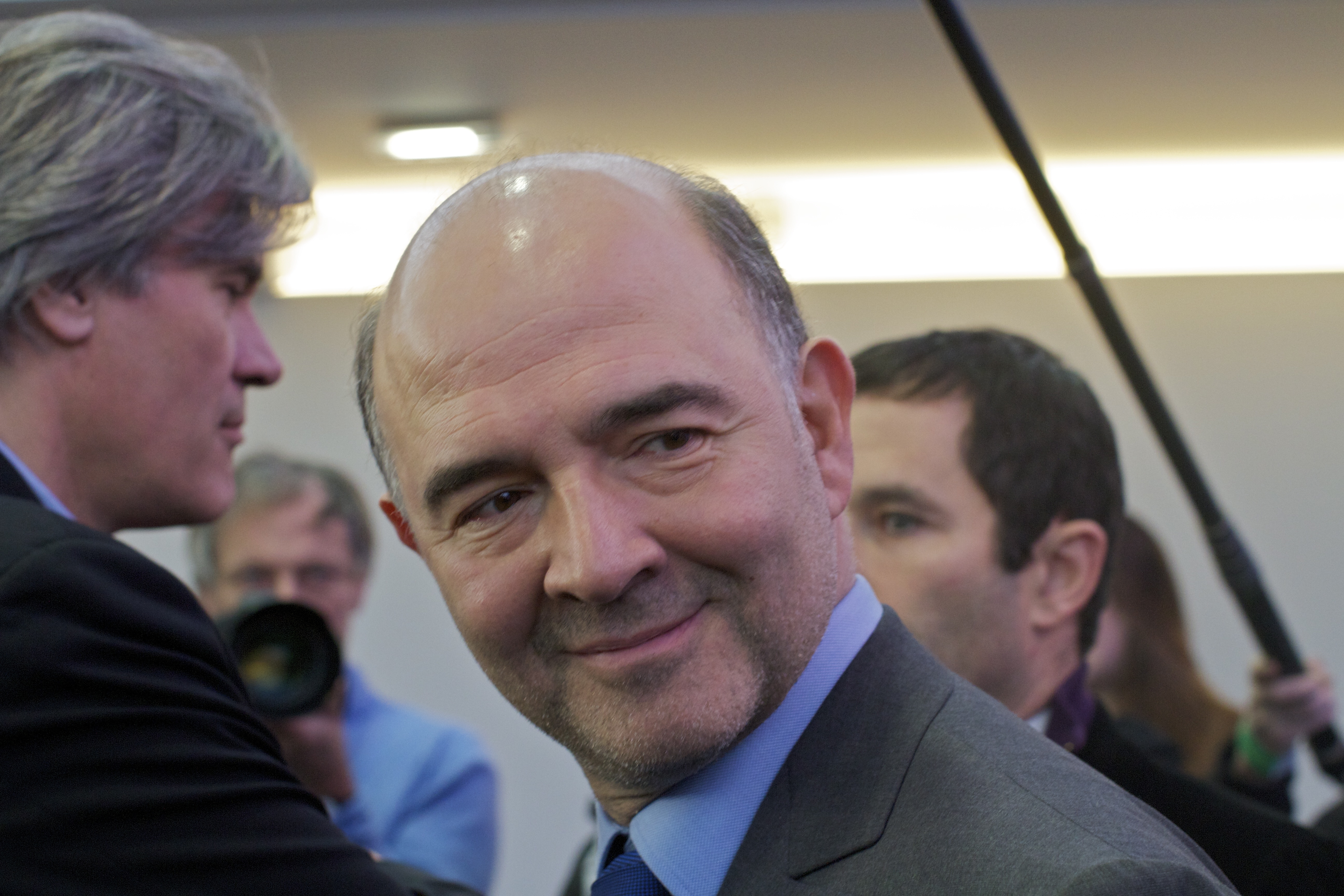 Ankauf von Staatsanleihen: Moscovici begrüßt EZB-Geldregen