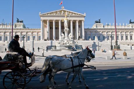 Österreich: Islamgesetz, Staatsholding und Hypo-Skandal Untersuchung