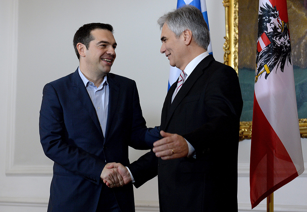 Tsipras in Wien: Rote Nelken für Griechenland