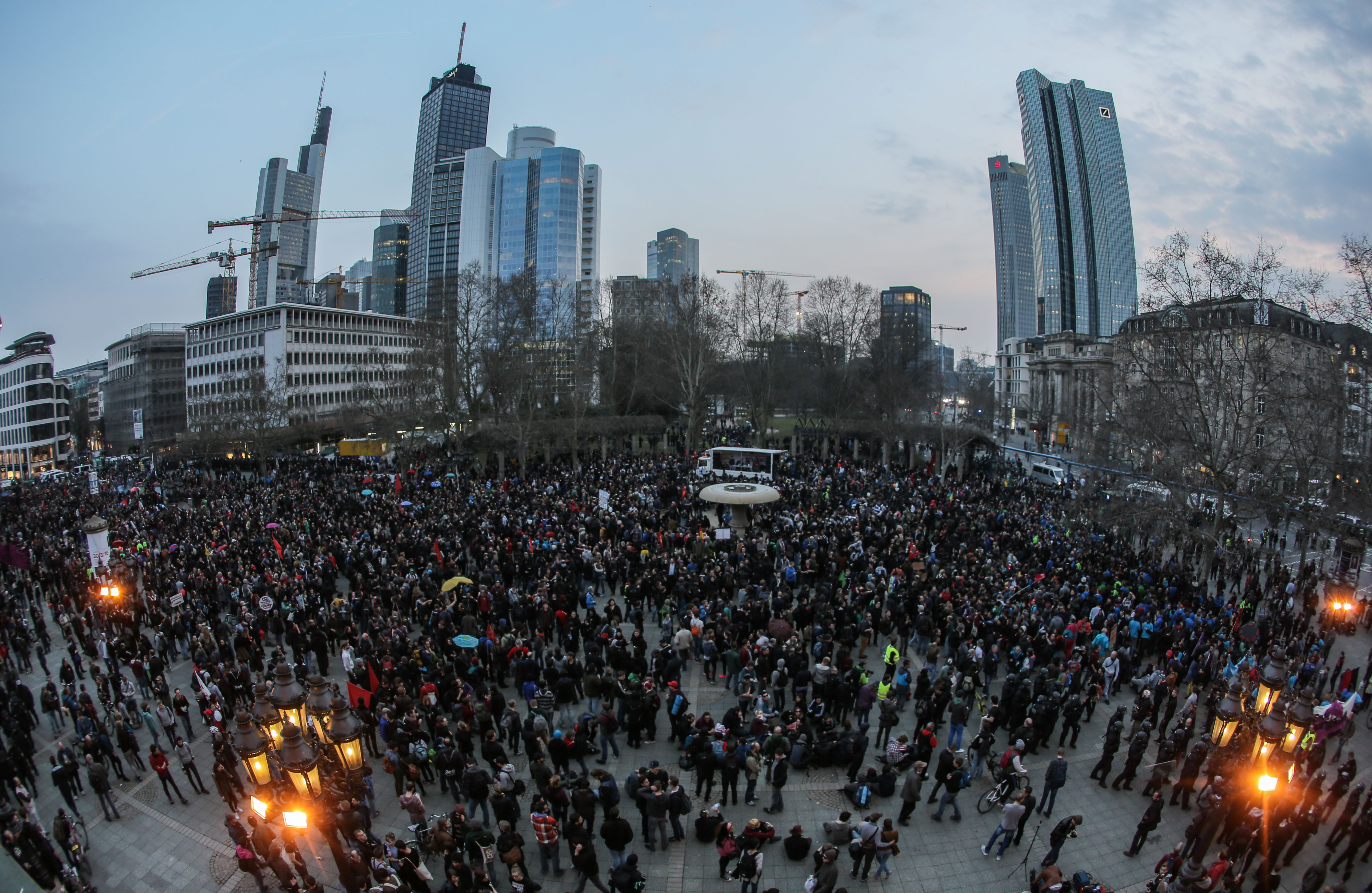 Blockupy-Proteste: Bundesregierung kritisiert "Explosion der Gewalt"